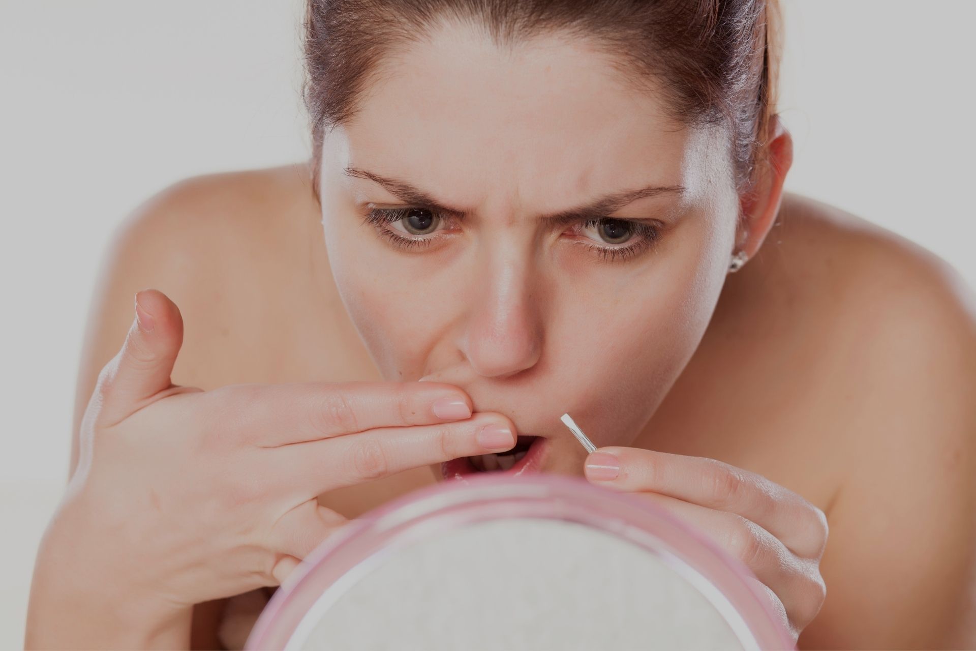 Damenbart entfernen mittels Elektroepilation